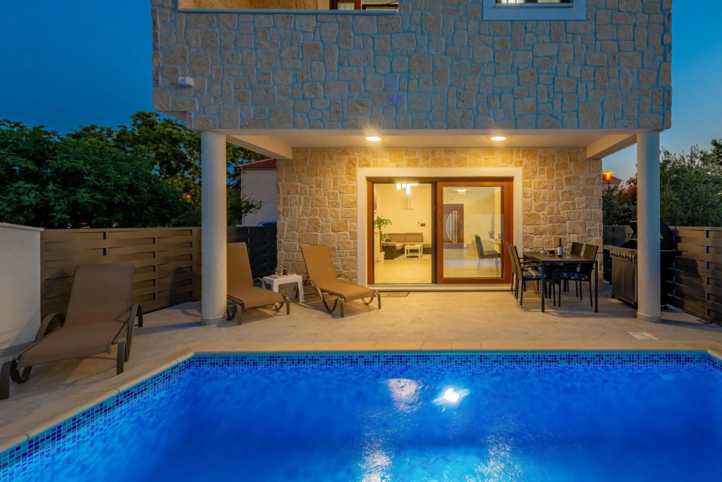 Villa Dina in Zaton with 3 bedrooms and 2 bathrooms