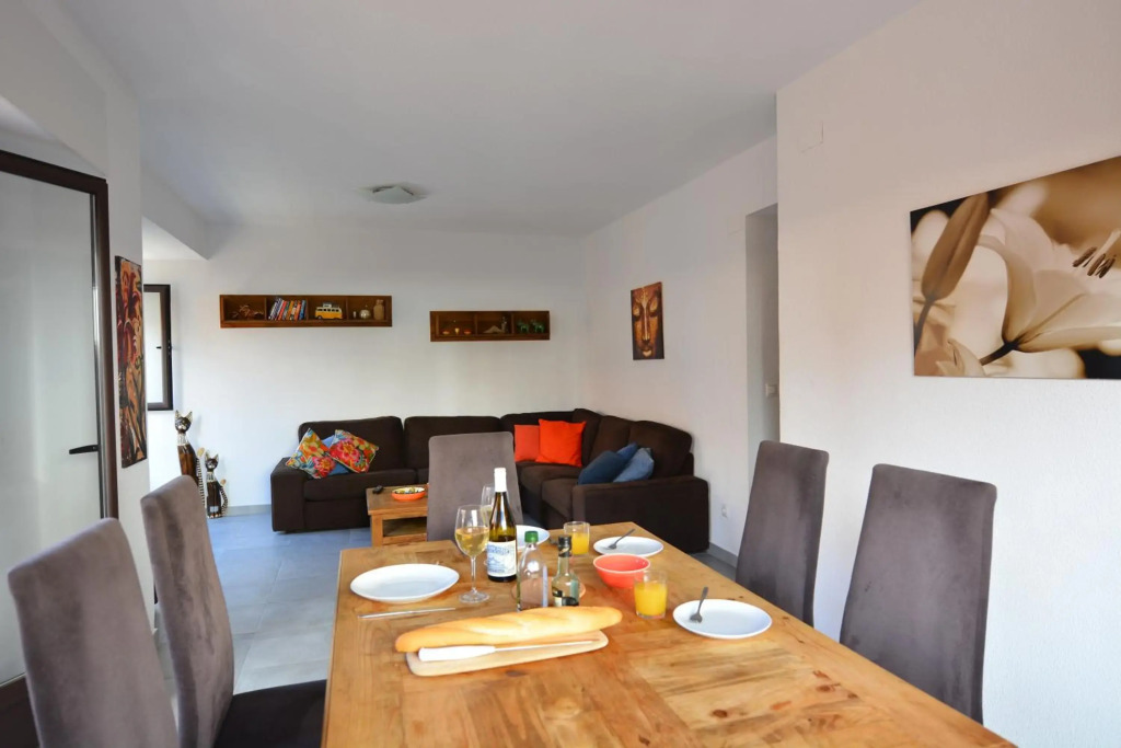 Attractive City Center Apartment