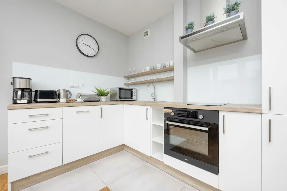 Unique Bright Apartment by Renters