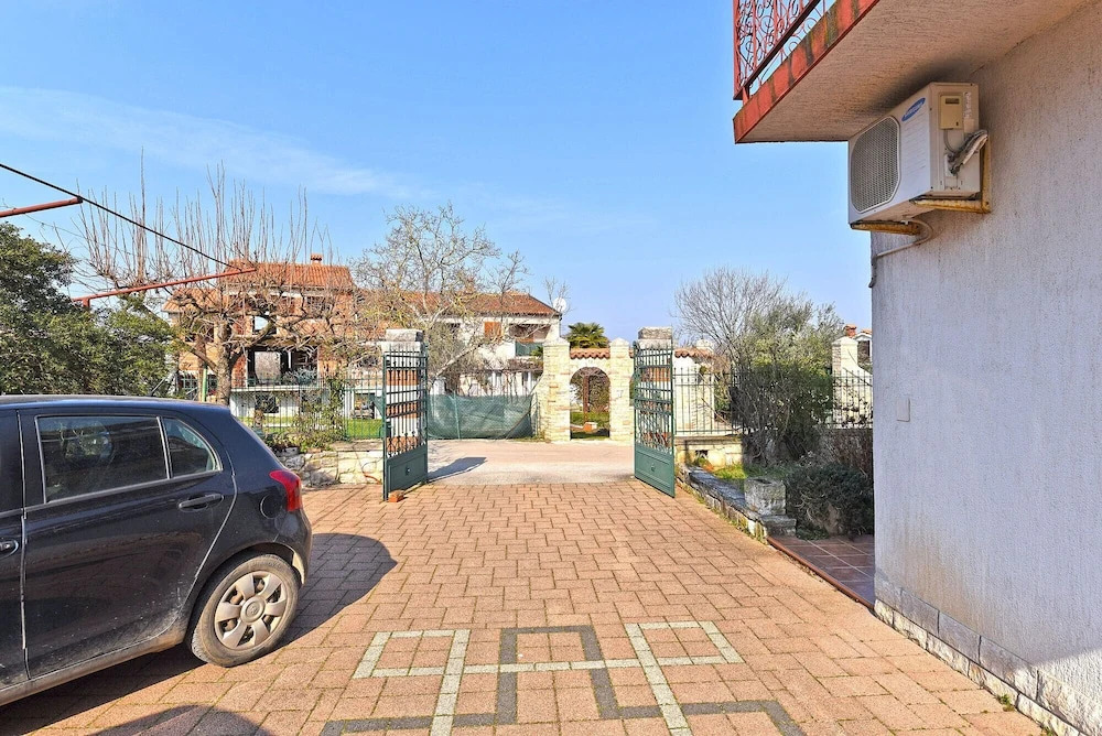 Apartment 1550