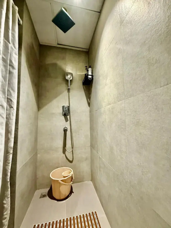 41 Floor River View - TheRoomeraStay