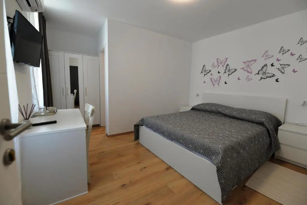 Apartments and Rooms Oliva