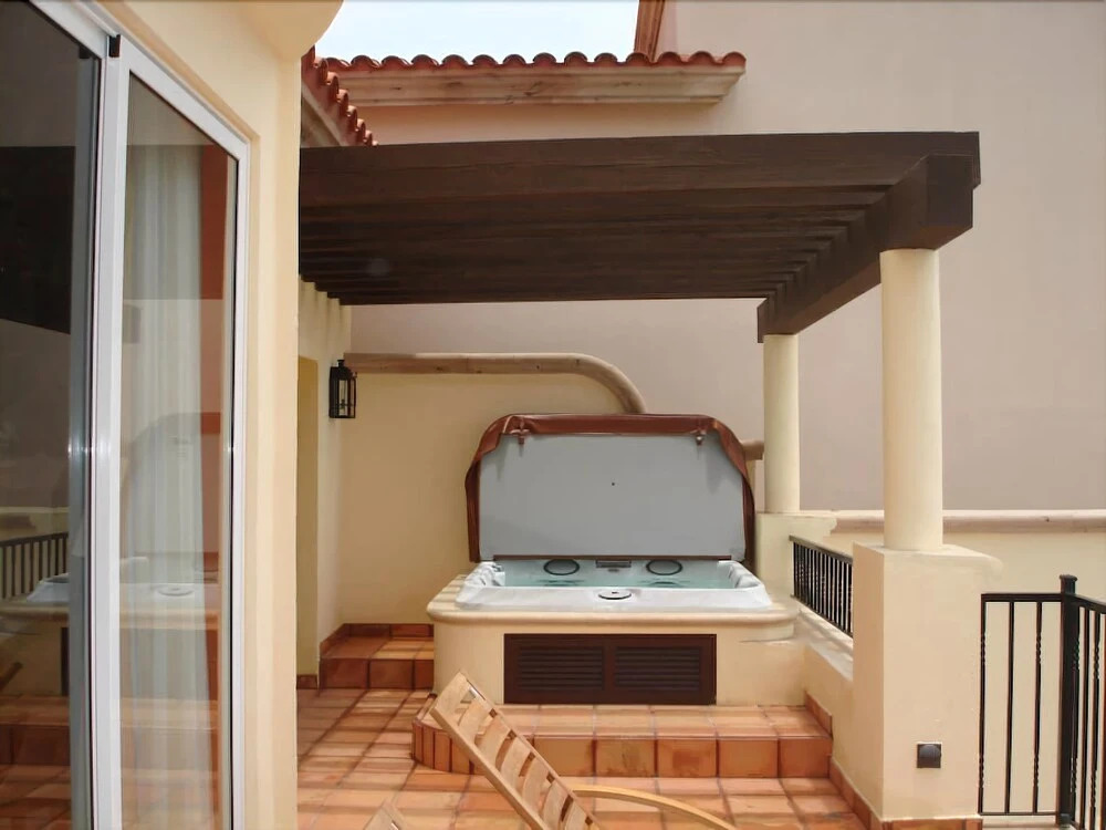 3Br Oceanview Luxury Villa by EVB ROCKS