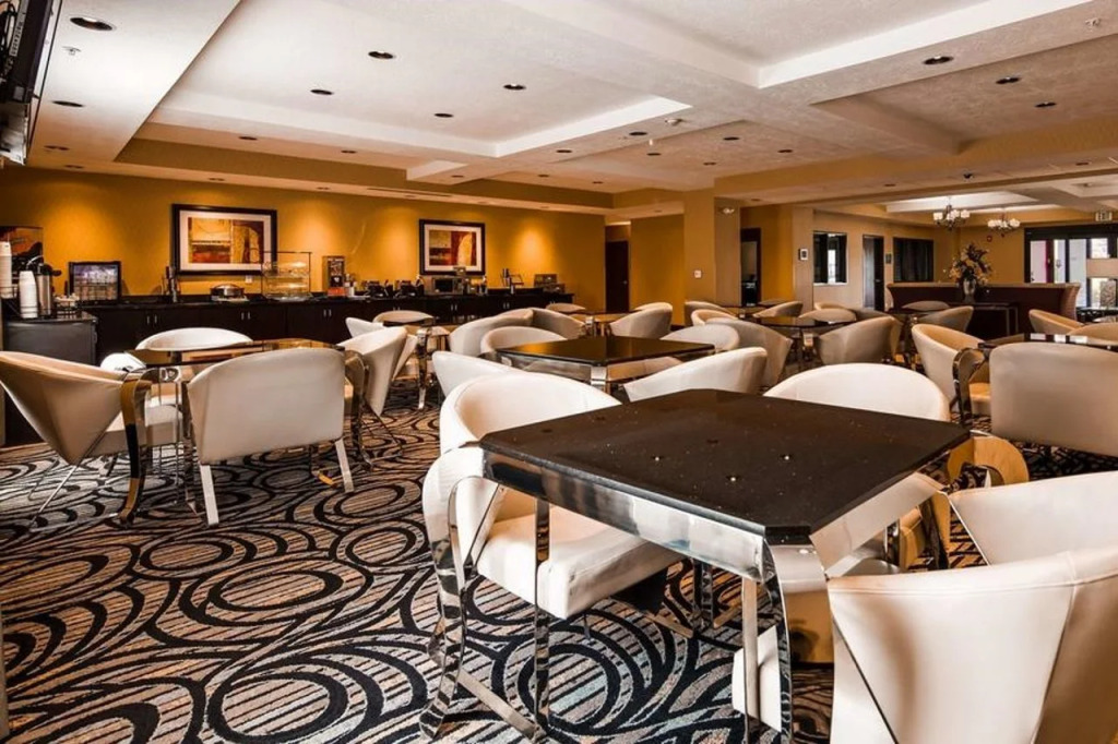 Best Western Plus Airport Inn & Suites