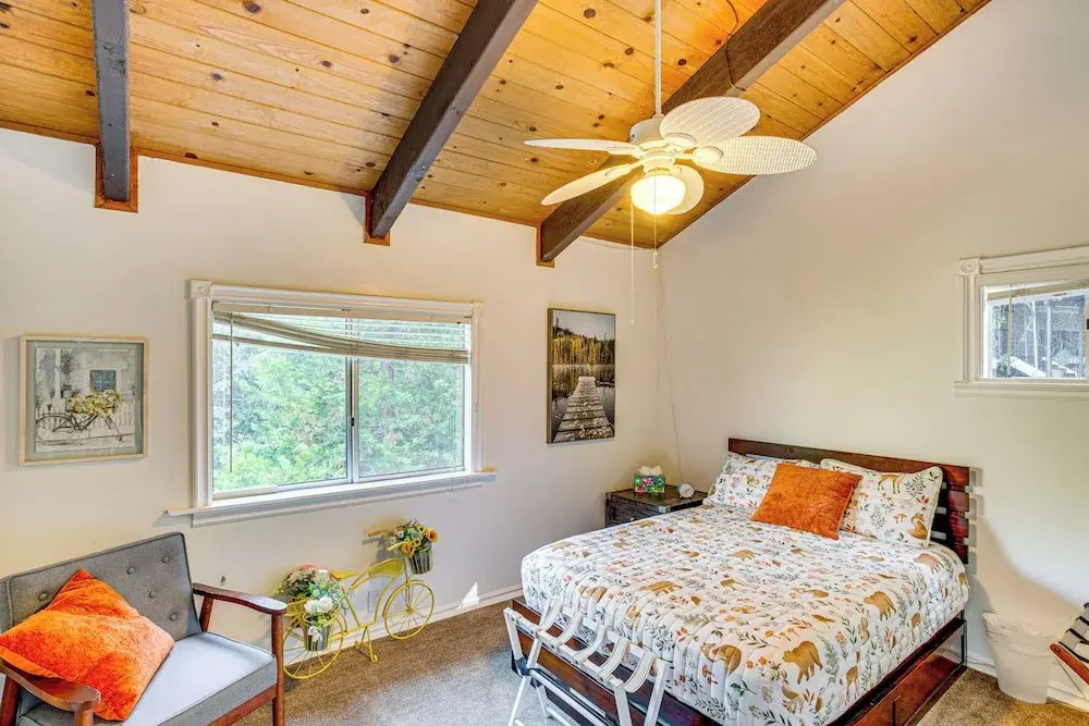 1 Mi to Lake Arrowhead Village! Cabin w/ Game Room