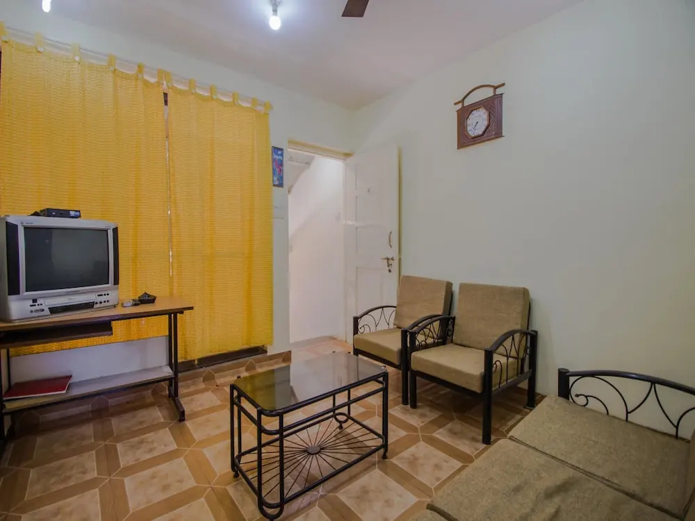 OYO 14340 Home Attic 1BHK Miramar Beach