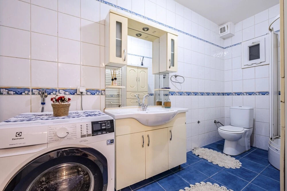 Central and Colorful Flat in Caferaga Kadikoy