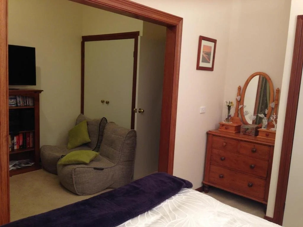 Mornington Cherry Blossom Bedsit