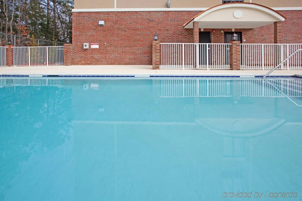 Holiday Inn Express Hotel & Suites Hope Mills-Fayetteville Airport by IHG