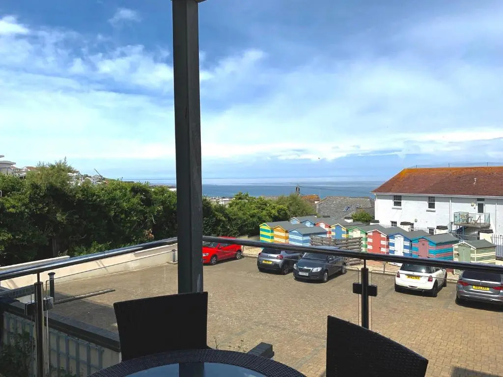 Ground Floor 2-Bedroom Apartment - Fistral Beach