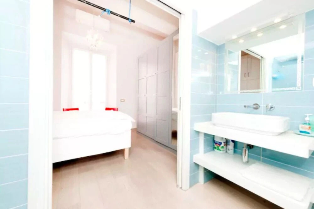Modern and Beautiful 2 bed Flat Near the Colosseum