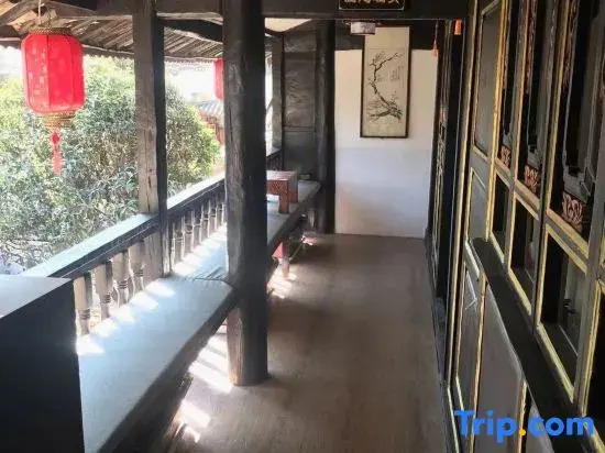 Yiyuan Snow Mountain View Historical Naxi House - Lijiang Old Town Mufu Branch - English service and tour arrangement