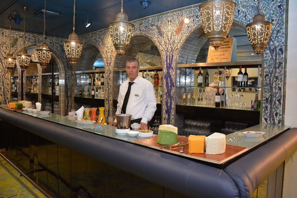 Seven Arches Hotel