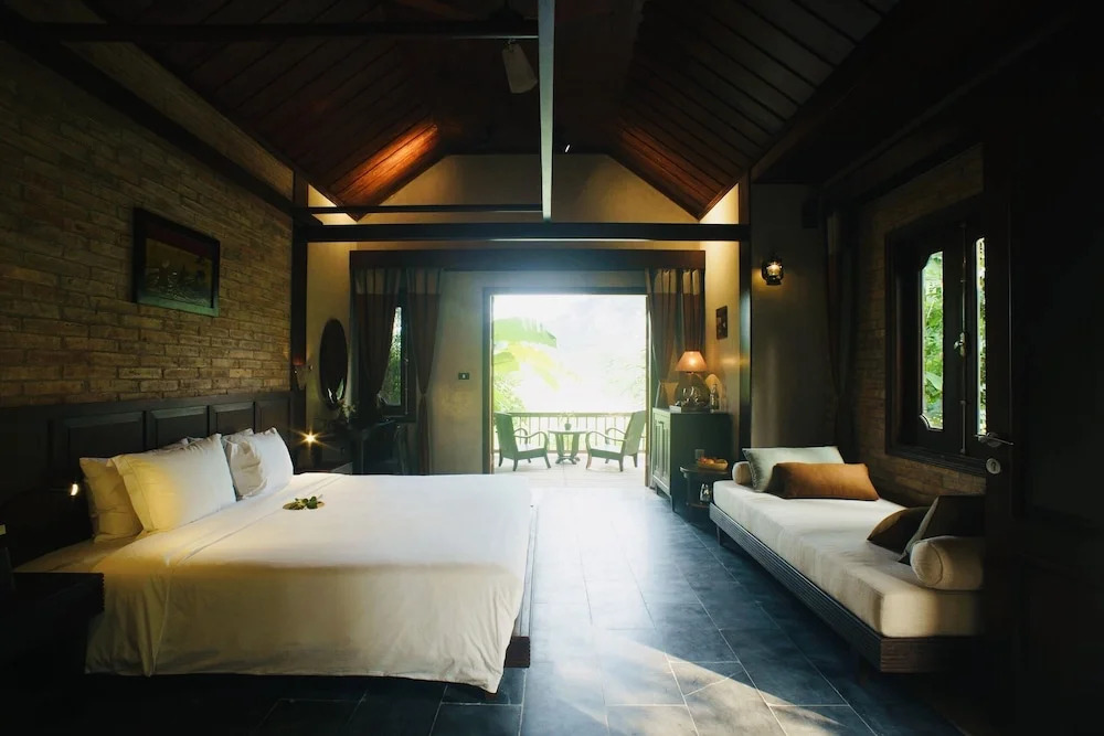 Nham Village Resort