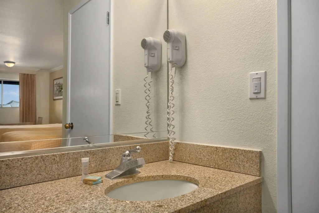 Red Lion Inn & Suites Lemoore