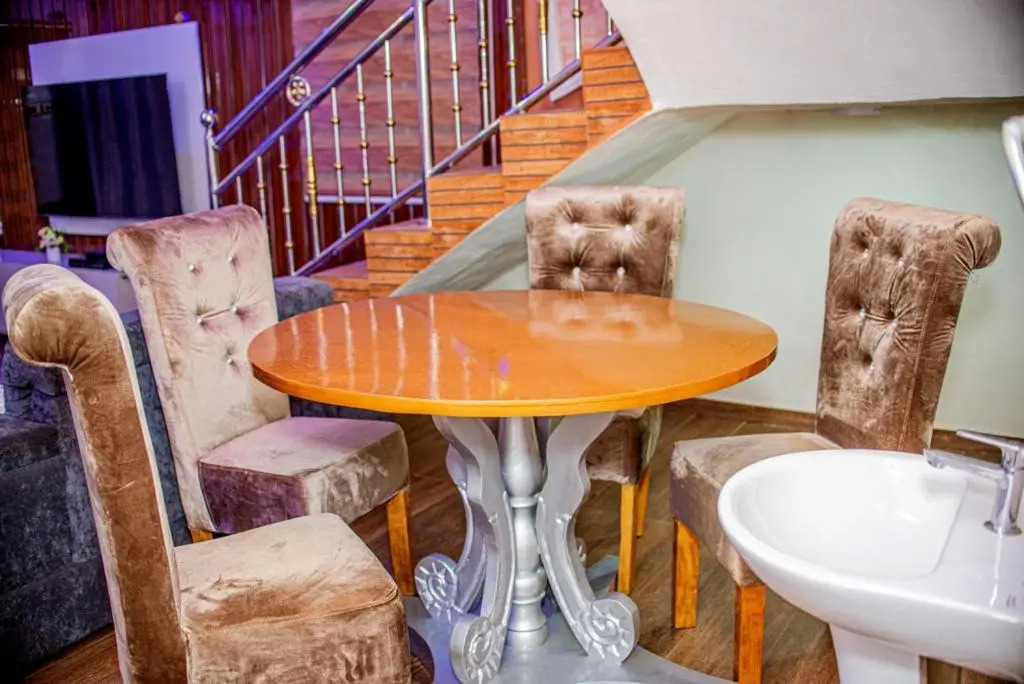 Luxury 3-Bedroom Duplex FAST WIFI & 247Power