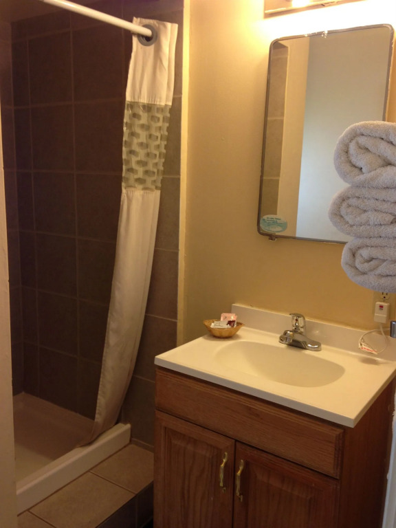 Bluebird Day Inn & Suites