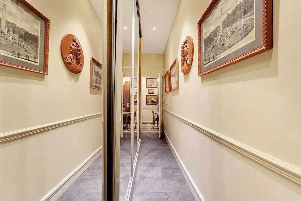 Historic Elegance in the Heart of Marais - 6p/2br