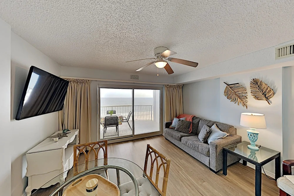 Gulf-front Getaway W/ Pools & Private Balcony 1 Bedroom Condo