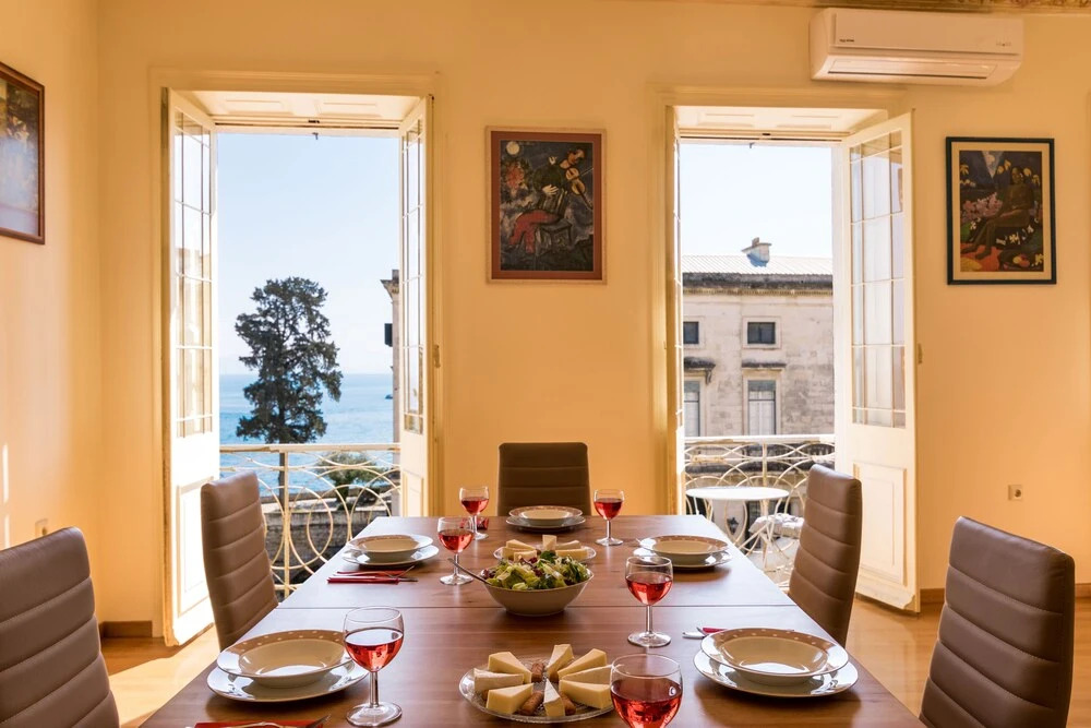 Luxury Seaview Apartment in the Heart of Old Town