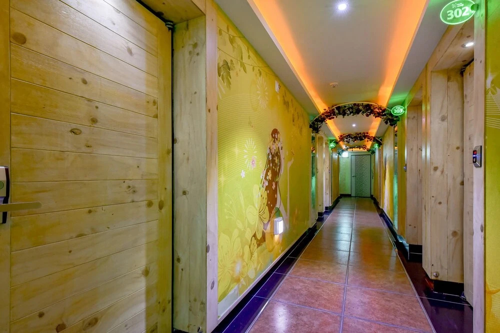 Thebay Hotel