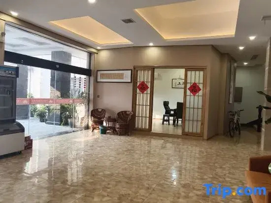 Yichun Xincirun Theme Hotel