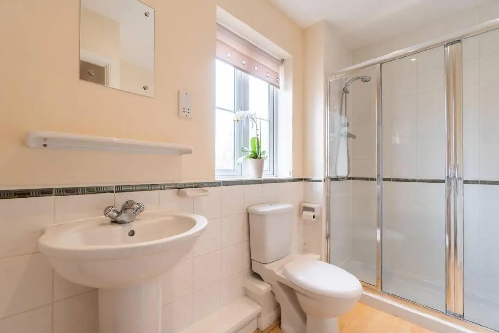 Bristol's Coach House - 2 Bedroom Detached Apartment with Secure Parking