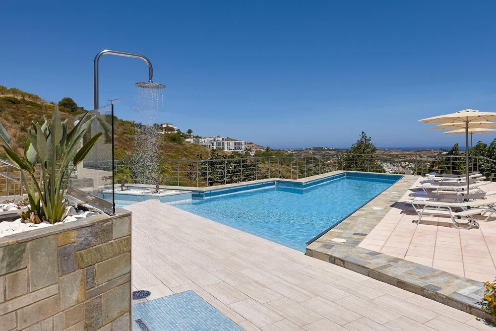 Bright Family Apartment With Shared Pool RU