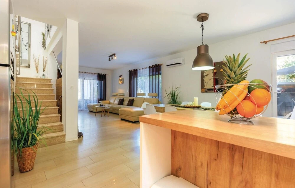 Awesome Home in Selce With Wifi and 4 Bedrooms