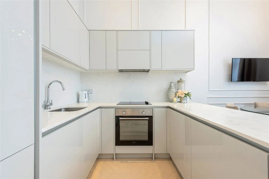 Stunning 1 Bed Garden Apartment next to Hyde park