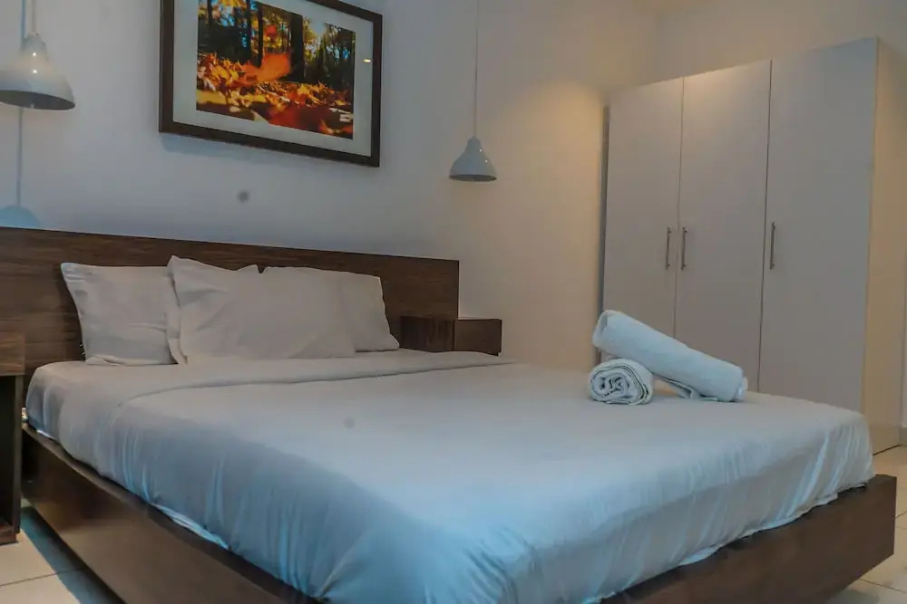 Royal Luxury Apt at Embassy Garden