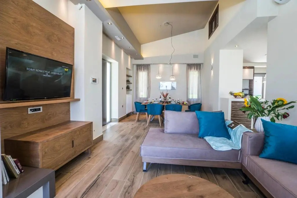 AA Luxury Villas