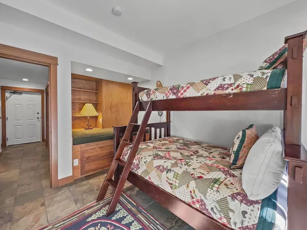 Union Creek Townhome 164d New Listing! 4 Bedroom Townhouse