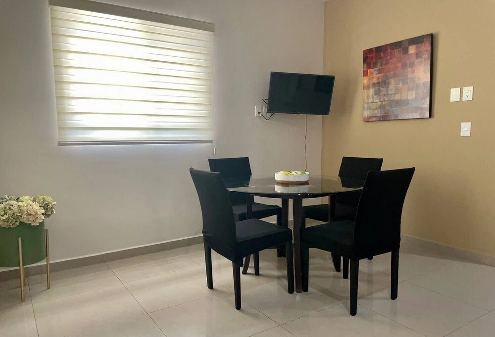 Alcantara Apt, Ground Floor, Great for Digital, 2 Blocks Walk to Beach