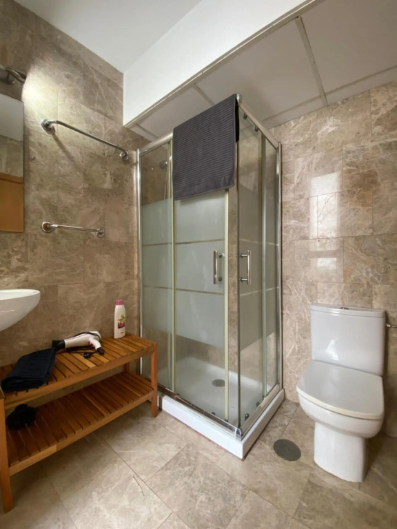 Central 2 bedrooms apartment with patio