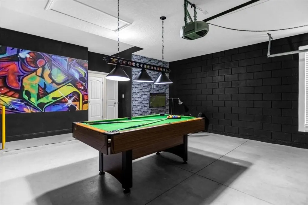 6 Bedrooms 5 Bathrooms Solterra 4193 Od
