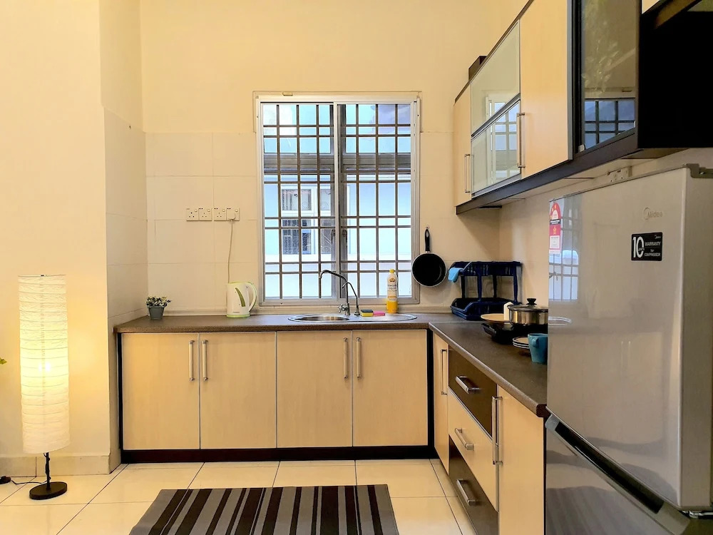 Kota Kemuning Private House by BeeStay