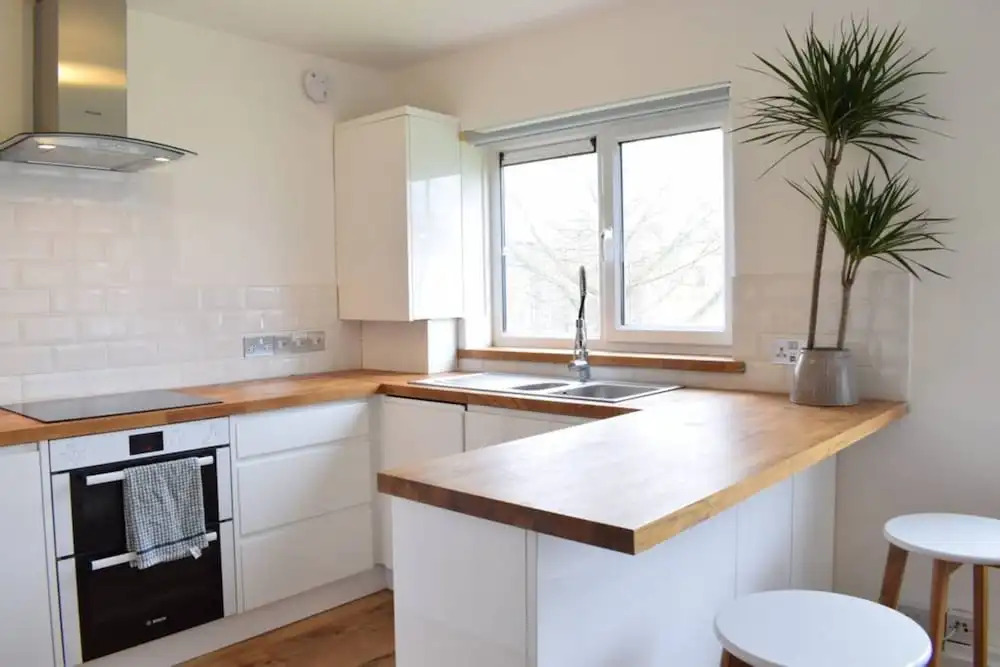 1 Bedroom Queen's Park Flat