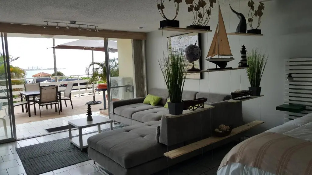 Cozy Apartment, Ocean Front