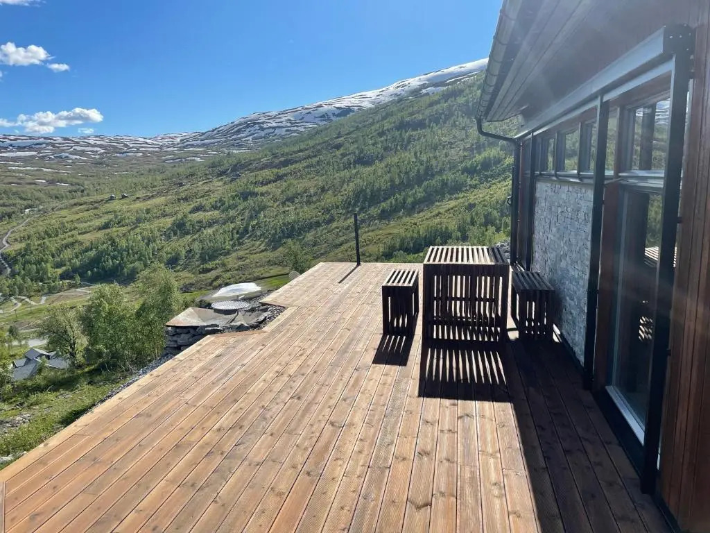 Mountain Cabin with Stunning Views, Extra Space Available