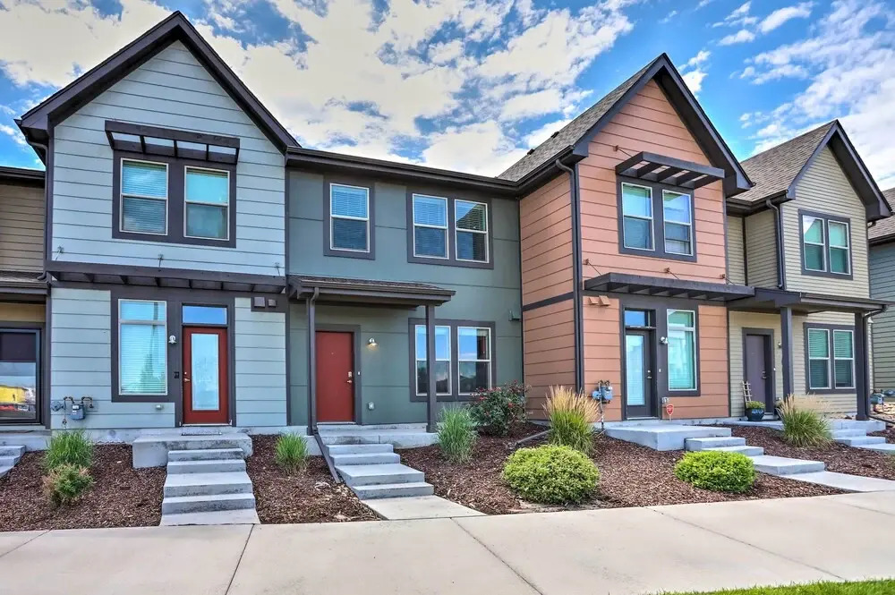 Spacious Denver Townhome Near Central Park!
