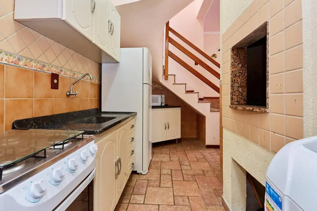 1062 Duplex 100 m da PRAIA DE BOMBINHAS . 2 suites