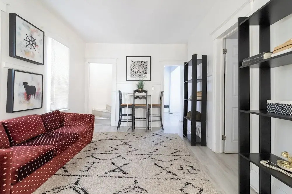 Spacious 4BR Family Home in Detroit Wifi & Parking