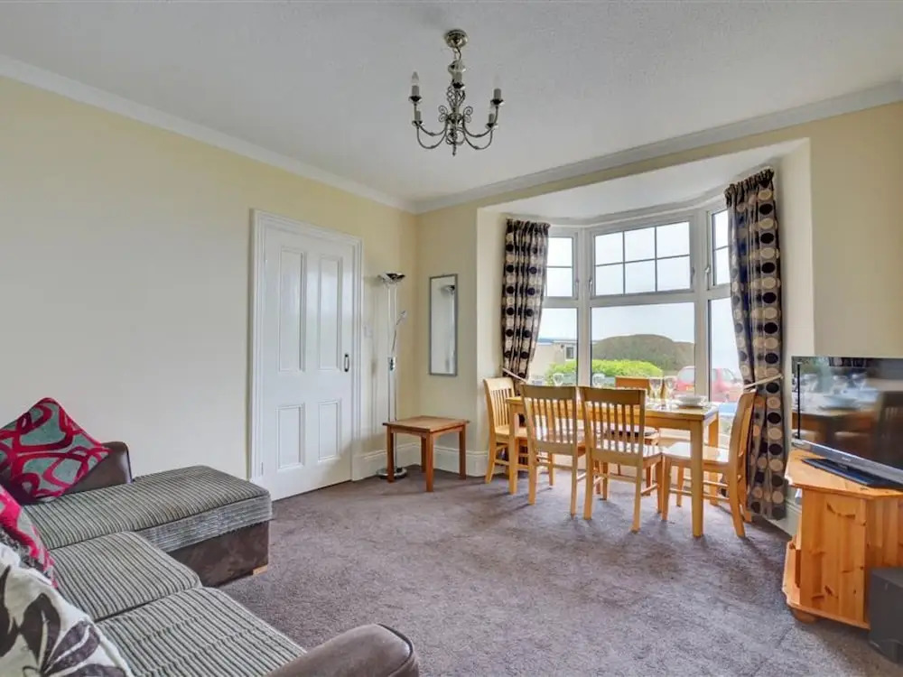 Lovely Apartment Right on the sea in Saundersfoot, With Beautiful Window bay