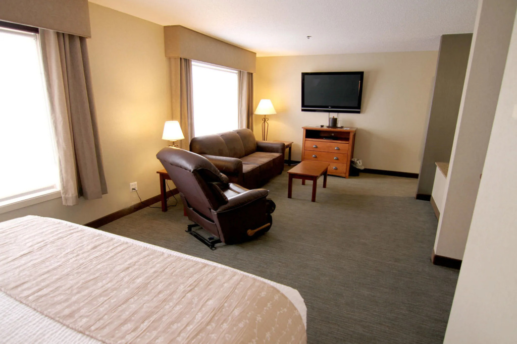 Cmon Inn & Suites Fargo