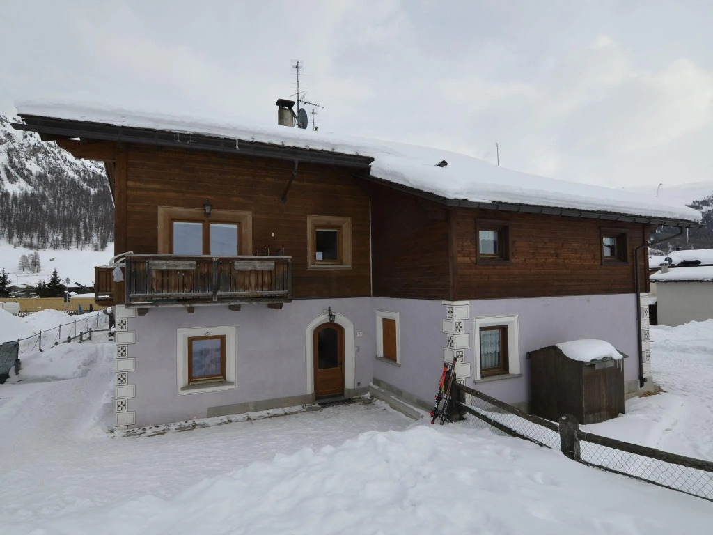 Enticing Holiday Home in Livigno near Ski Area