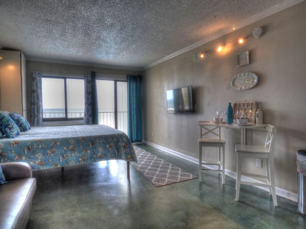 Pet Friendly Gulf Views On the Beach Steps Away 2nd Floor Private Deck