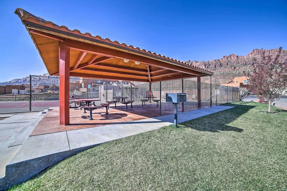 Moab Townhome w/ Patio - 11 Mi. to Arches NP
