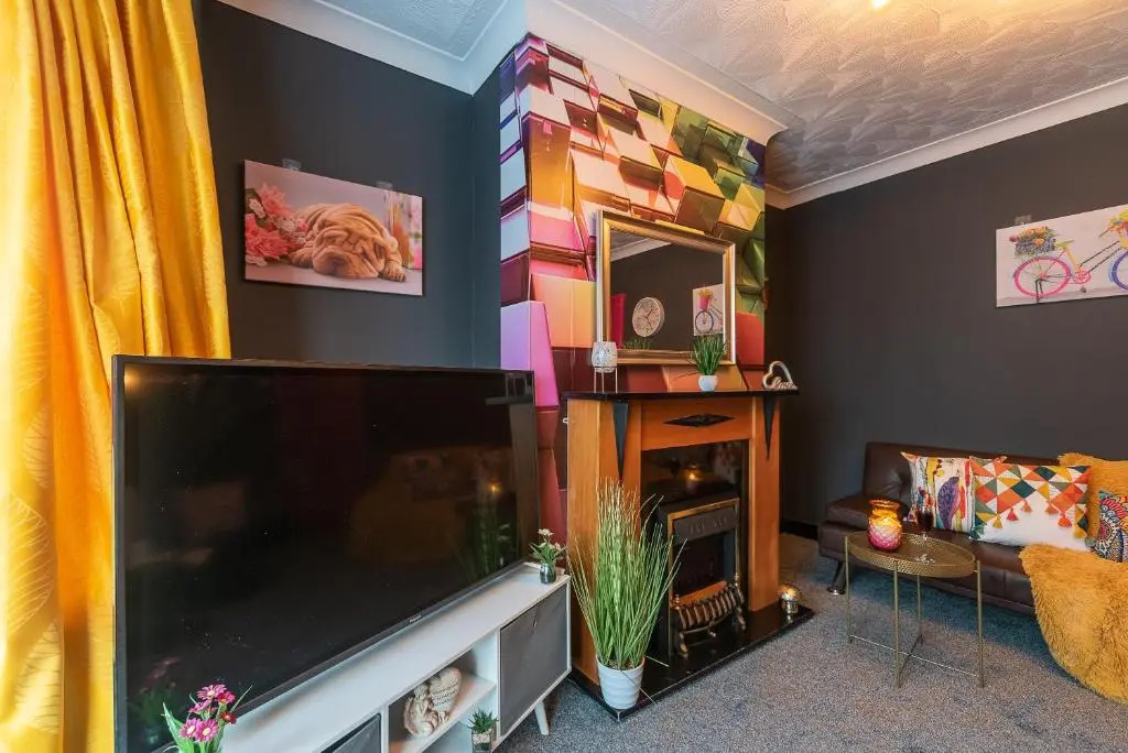 J's FrEsH Newly RefurB 2 Bedroom Garden Parking