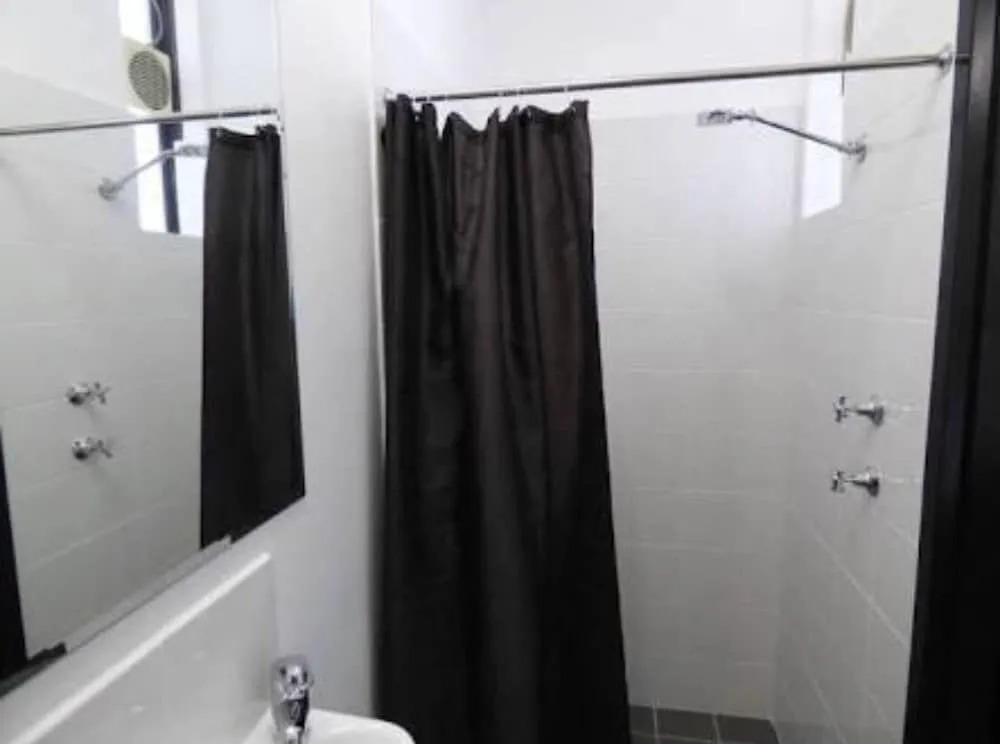 Australian Hotel